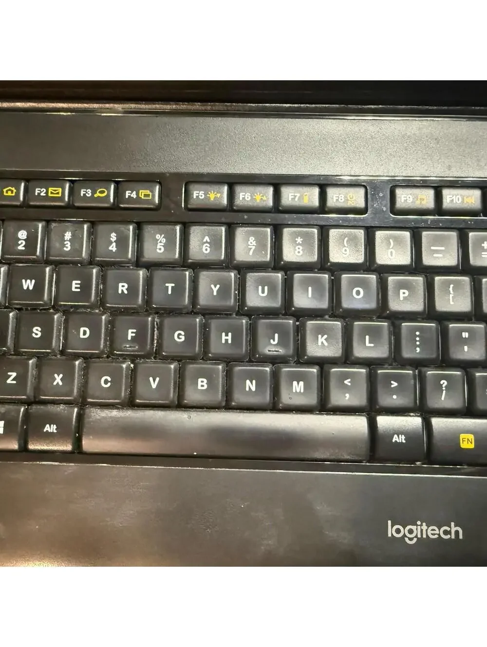 Logitech K800 Illuminated Wireless Keyboard w/ dongle, cable, box - Excellent
